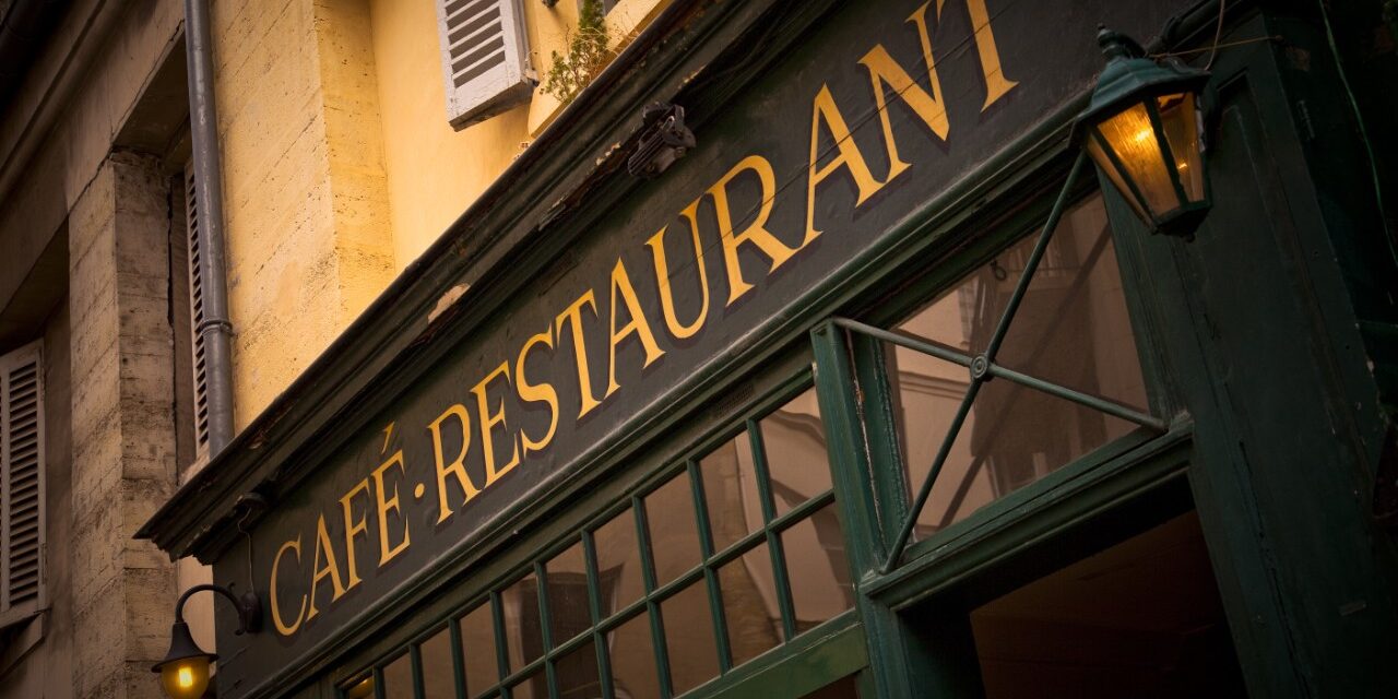 Featured image for “Comment attirer des clients grâce à une enseigne de restaurant ?”